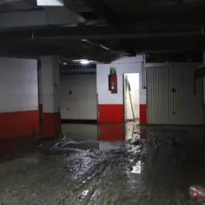 Podemos Siero reclama un estudio sobre el impacto de la lluvia y una línea de ayudas tras los destrozos de la inundación de La Pola Siero.