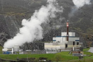 Planta quemando residuos sólidos urbanos