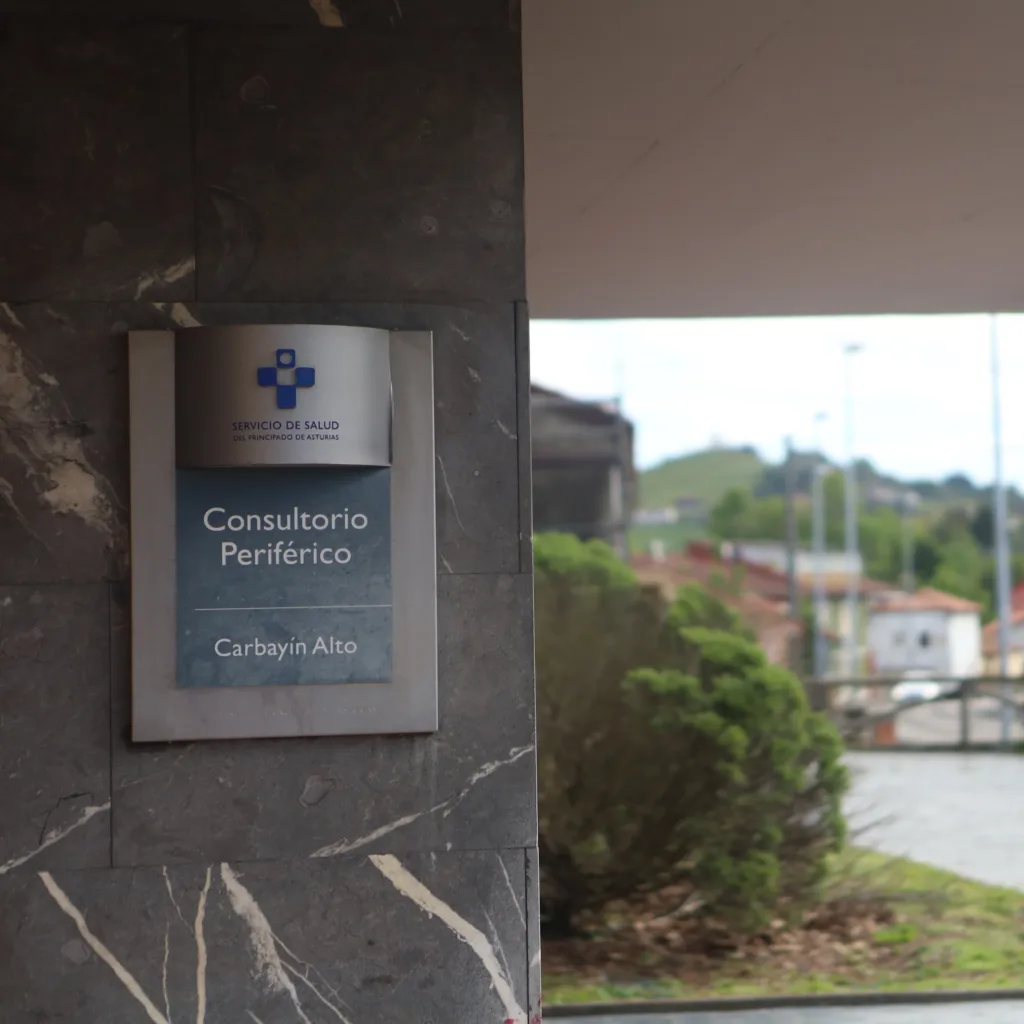 Exterior del centro de salud de carbayín alto, Siero