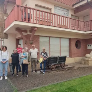 Vecinos y Podemos Siero reclaman la apertura de la biblioteca municipal de Carbayín Bajo